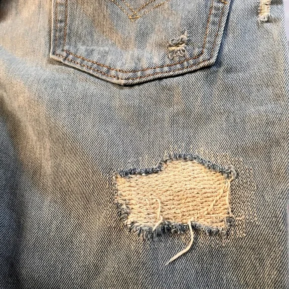 Red tag Levi distressed Bermuda shorts - Picture 5 of 11